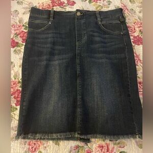 Liverpool Los Angeles Gia Pull-on Denim Skirt w/Ragged Hem 

Size 12